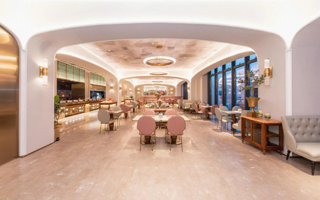 Mercure Hotel Xinyangdong Railway Station