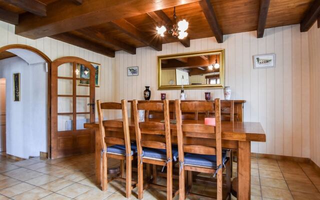 Cozy Holiday Home With Garden in Padirac France