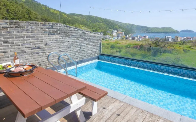Friemily Pool Villa & Hotel