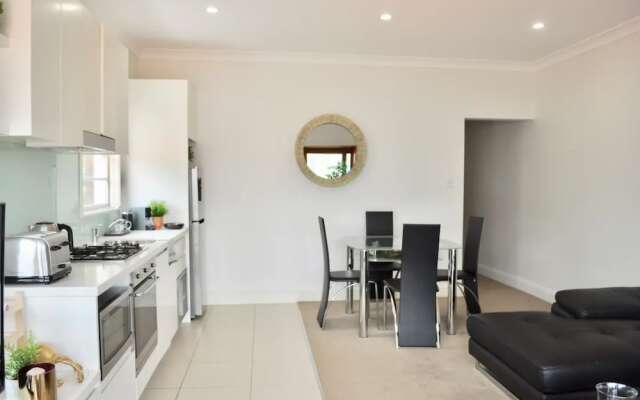 2 Bedroom Home in Kirribilli With a Great View