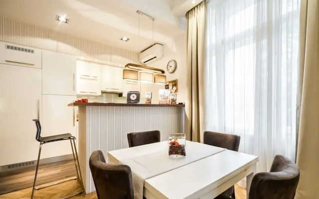 Magas 5 Apartment
