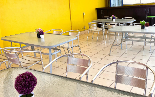 Hostal Amigo Suites