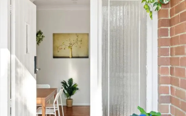 Killara Rooms – Close to Shops & Trains – Hotel Rooms – Sydney