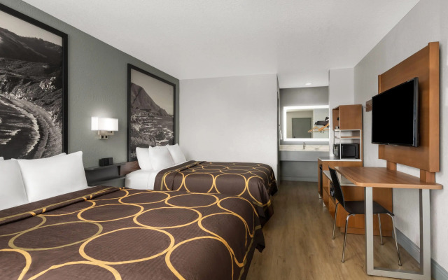 Super 8 by Wyndham Fort Bragg