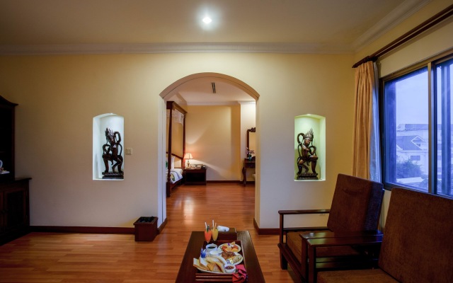 Angkor Holiday Hotel