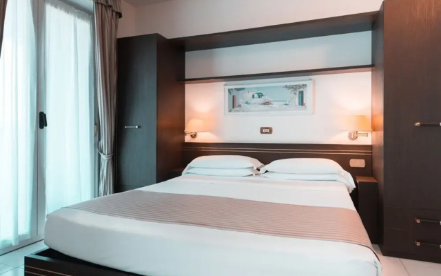 Tastefully Furnished Apartment Near the Sea