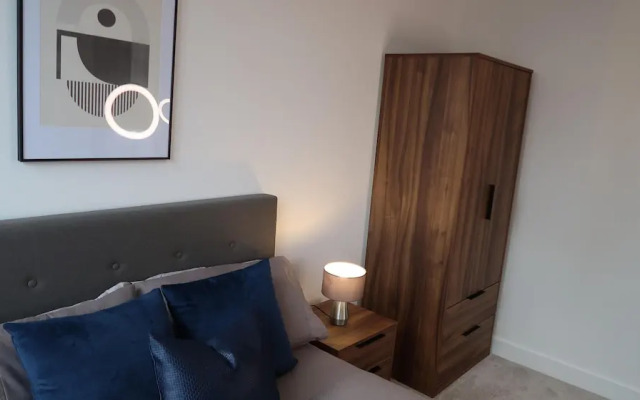 Cosy Apartment in Old Trafford With Parking Space