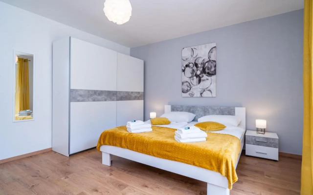 Luxurious Ivella by AULA