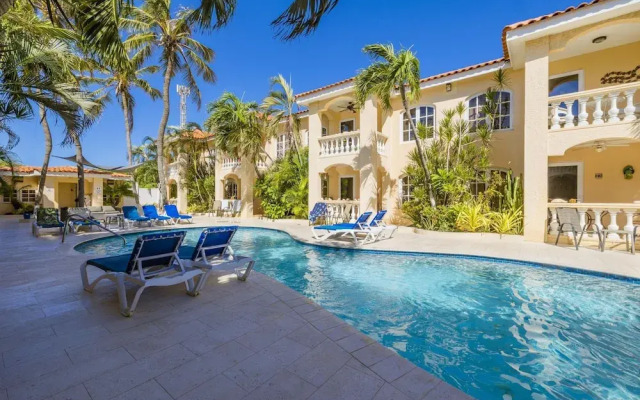 Charming Condo in Prime Location Wacamaya Condos