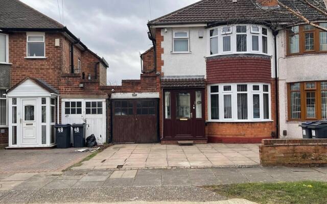 Impeccable 3-bed House in Birmingham