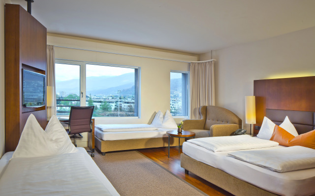 Penz Hotel West