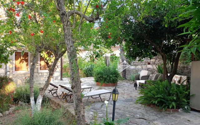 Yukser Hostel