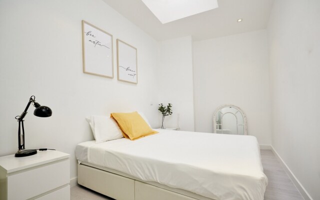 Altido Fabulous 3-Br Apartment In Western Lisbon