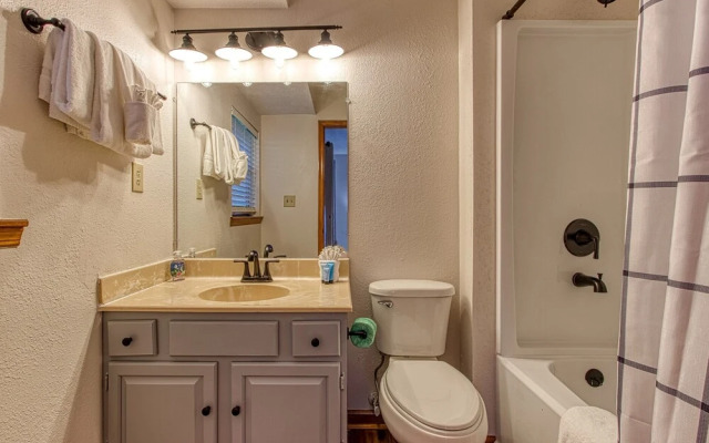 Pinecrest Townhomes-1K-2Q Unit-Renovated