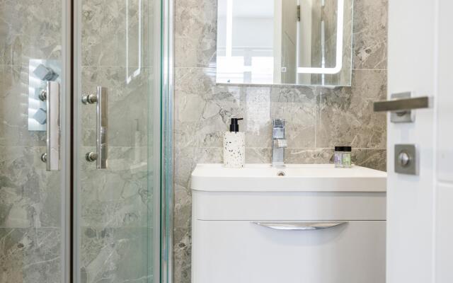 Luxurious - Pool Table - Games Room - Free Parking