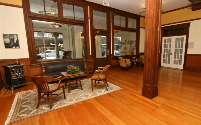Royal Hotel