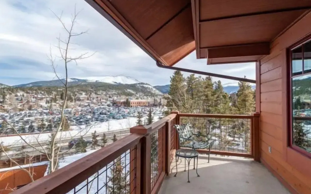 Luxury 2 Bedroom Mountain Vacation Rental in Breckenridge With Access to a Hot Tub and Heated Garage Parking