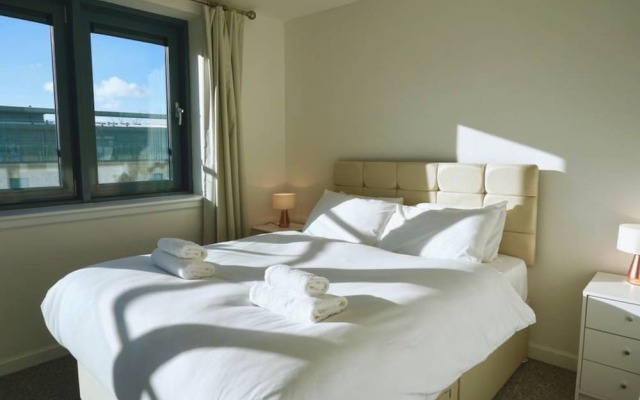 1 Bedroom Penthouse Apartment Near Murrayfield Sleeps 4