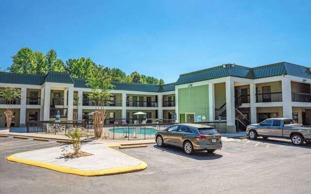 Quality Inn & Suites near Six Flags - Austell