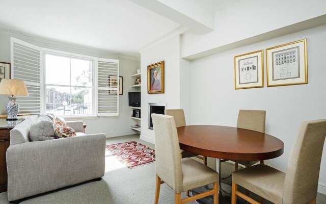 Cadogan Street Apartment