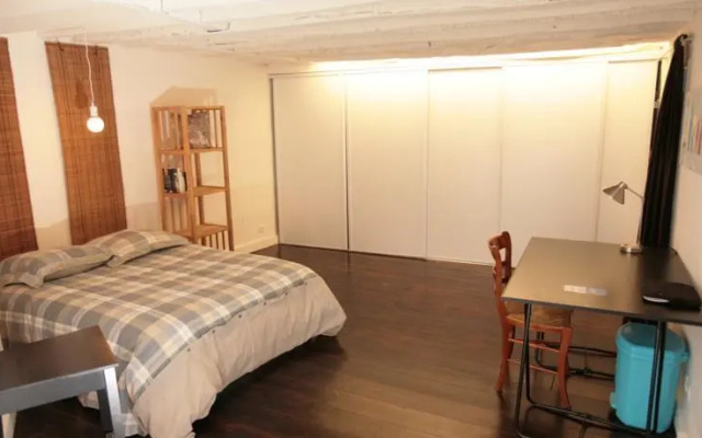 Spacious République 1 Bedroom (409)