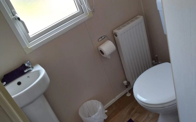 2 Bedroom 6 Berth Caravan With Decking