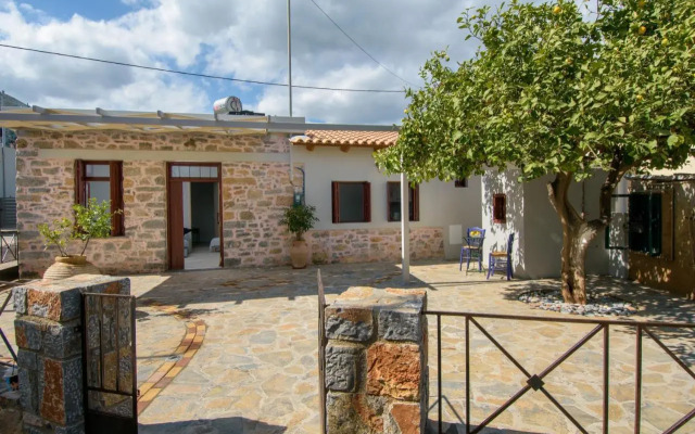 Pavlakis Lemon-Tree House