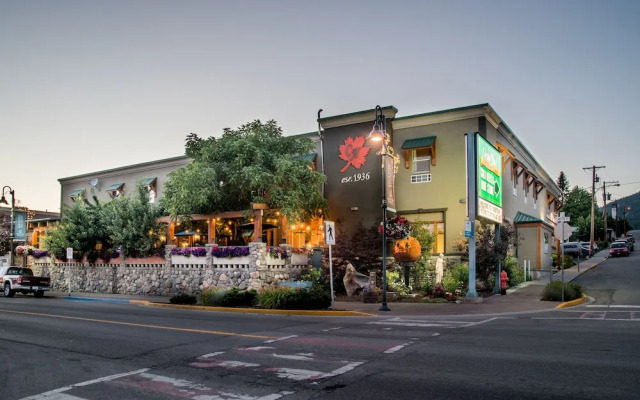 Creston Hotel & Suites