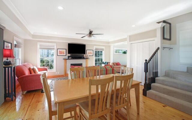 Hot Sand 4 Bedroom Home by RedAwning