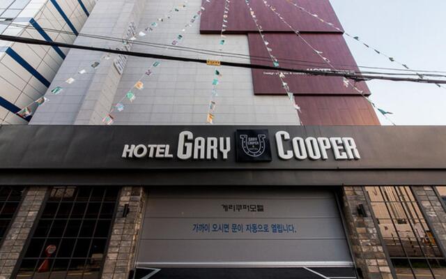 Gary Cooper Hotel