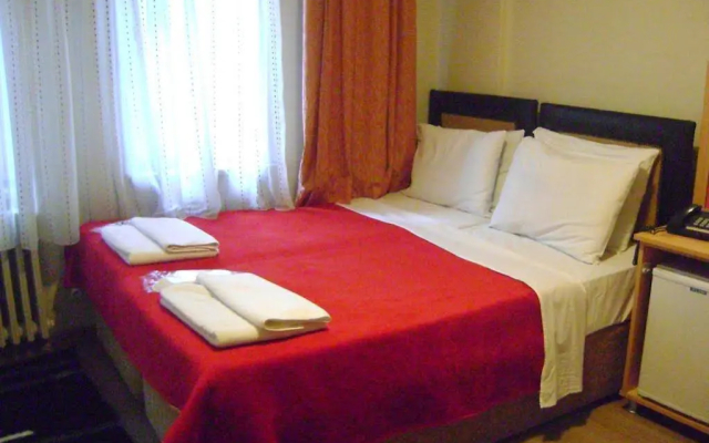 Hotel Ay
