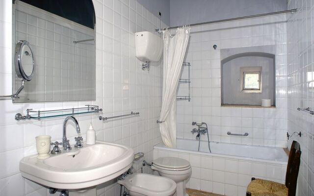 Castello Del Poggiarello Di Stigliano