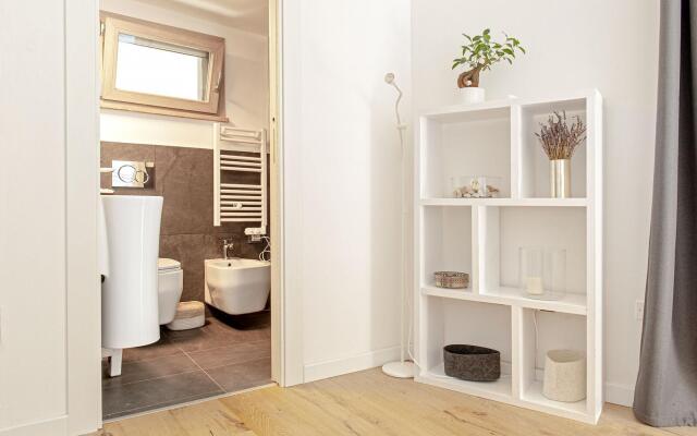 Seafront Apartment in a Splendid Position Overlooking the Sea-vistamare