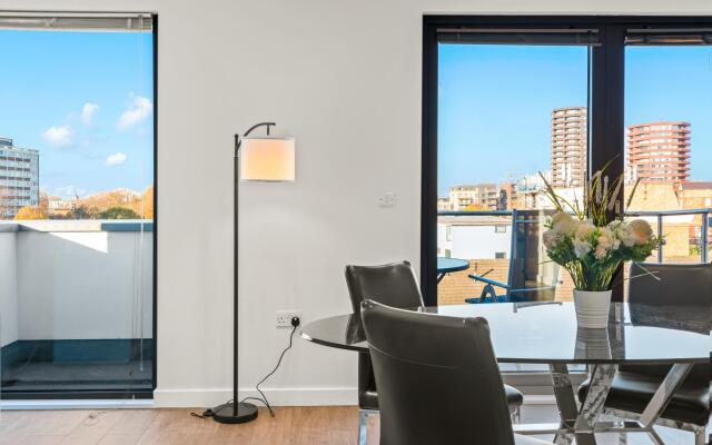 Three Bedroom Apartment in Hoxton