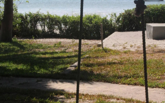 Baobab Beach Lodge & Backpackers