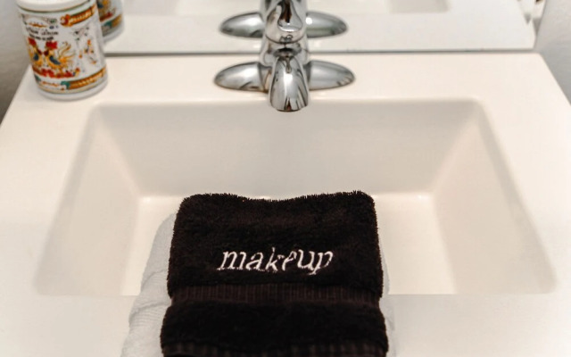 Music City Retreat Awesome Location, Sleeps 4!