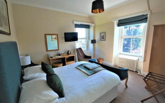 Tigh-na-Cloich Hotel