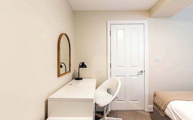 Charming and Modernised Edwardian Flat