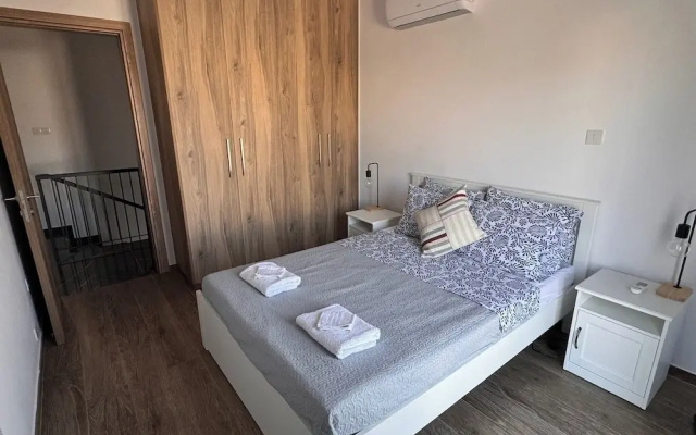 Villa - Sleeps 6 - Near Local Attractions