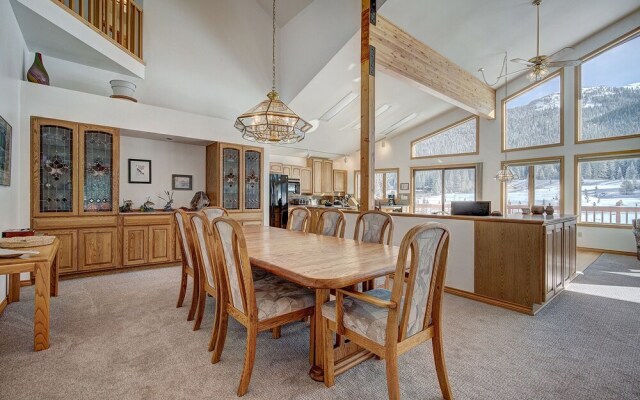 Evans Mountain Lodge