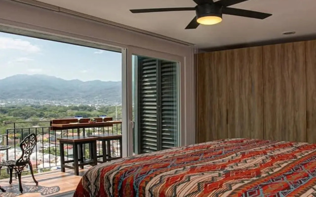 Zoho Skies Amazing View Sleeps 6