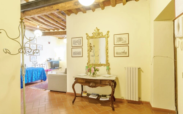 Lucca Walls Dream Apartment