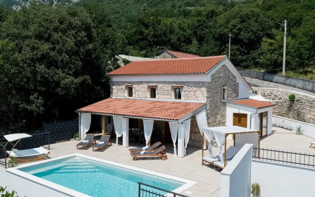 Casa Di Nika Private Heated Pool and Jacu