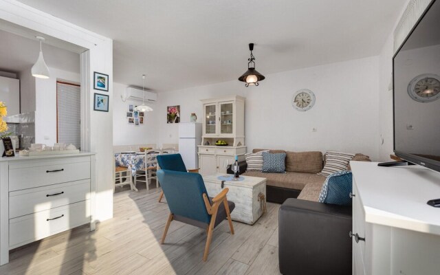 Nice Home in Pinezici With Wifi and 4 Bedrooms