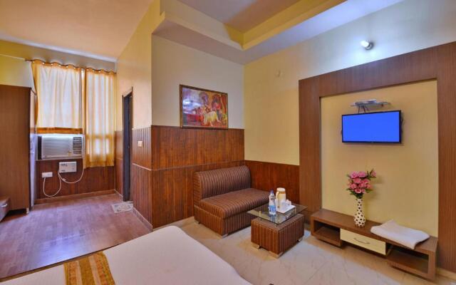 Aarya Hotel