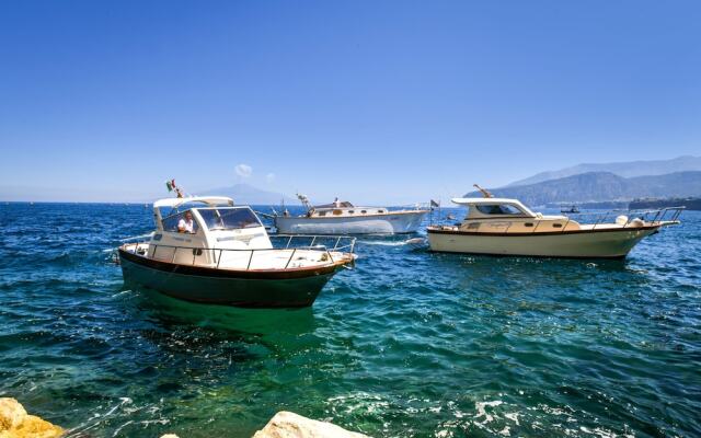 Beachfront Villa Sorrento & private sea access