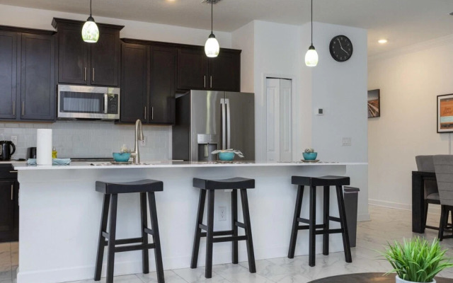 Adorable new Townhouse Near Disney