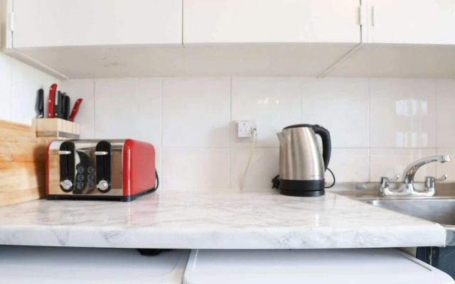 Fantastic Central Apartment With Balcony in Fitzrovia