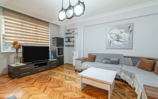 Wonderful Apartment Close to Malls in Sisli