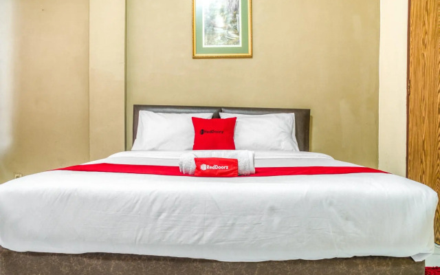 RedDoorz near Plaza Senayan